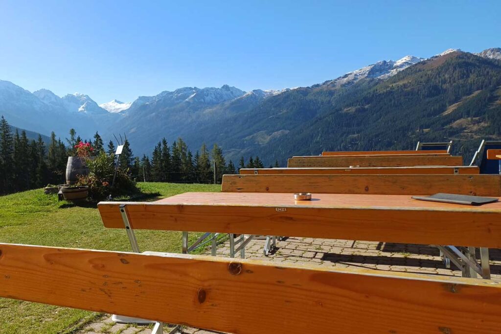 Grandioser Ausblick in die Berge ist inkludiert beim Einkehrschwung